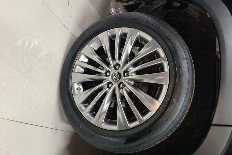 Used Toyota Highlander 2022 Dual-Engine 2.5L Four-Wheel Drive Prestige Version 7 Seats Right Rear Wheel Hub