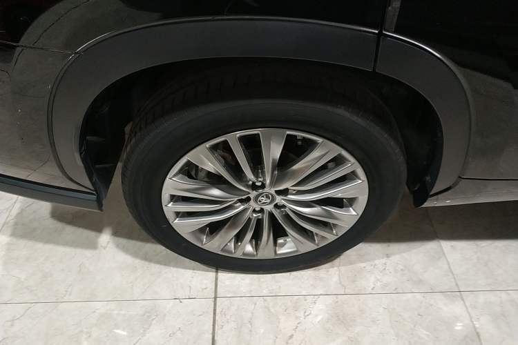 Used Toyota Highlander 2022 Dual-Engine 2.5L Four-Wheel Drive Supreme Edition 7-Seater Right Rear Wheel Hub