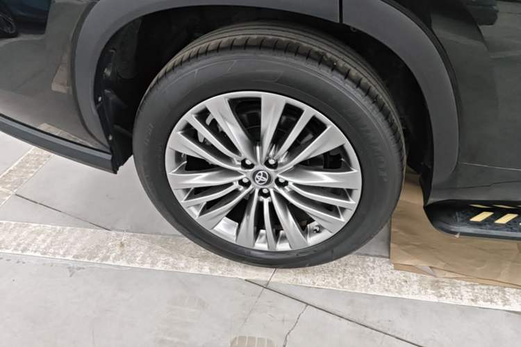 Used Toyota Highlander 2022 380T Four-Wheel Drive Prestige Edition 7-Seater Right Rear Wheel Hub