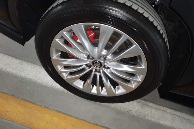 Used Toyota Highlander 2022 Dual-Engine 2.5L Four-Wheel Drive Prestige Version 7 Seats Right Rear Wheel Hub