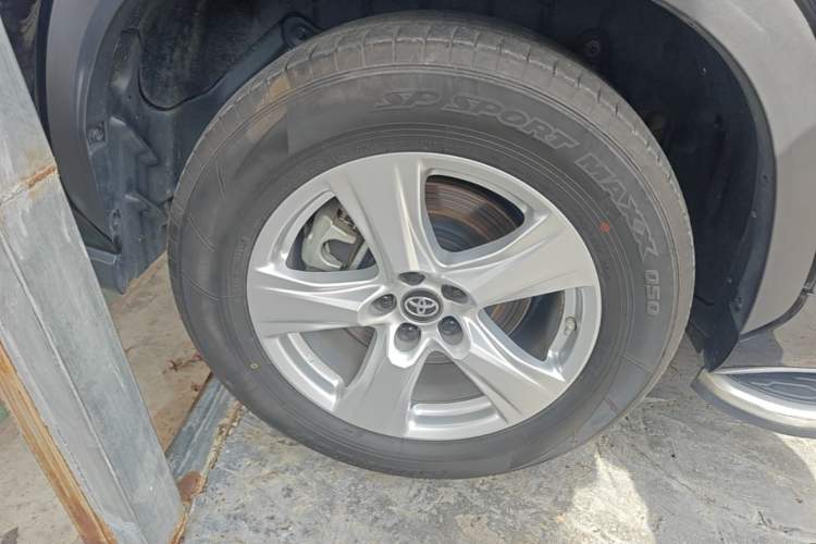 Used Toyota Highlander 2022 Dual-Engine 2.5L Two-Wheel Drive Elite Edition 5 Seats Right Rear Wheel Hub
