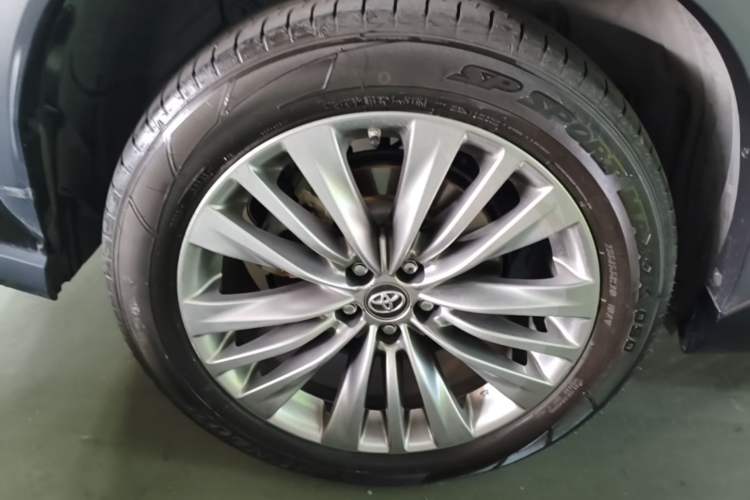 Used Toyota Highlander 2022 Dual-Engine 2.5L Four-Wheel Drive Supreme Edition 7-Seater Right Rear Wheel Hub