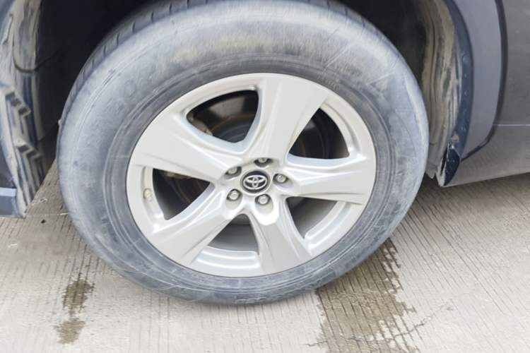 Used Toyota Highlander 2022 Dual-Engine 2.5L Two-Wheel Drive Elite Edition 5 Seats Right Rear Wheel Hub