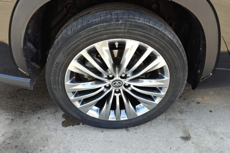 Used Toyota Highlander 2022 Dual-Engine 2.5L Four-Wheel Drive Prestige Version 7 Seats Right Rear Wheel Hub