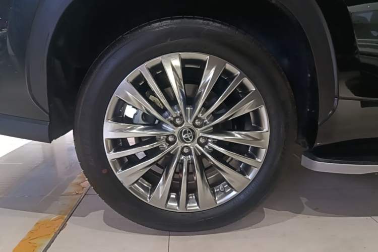 Used Toyota Highlander 2022 380T Four-Wheel Drive Prestige Edition 7-Seater Right Rear Wheel Hub