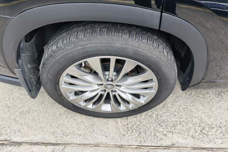 Used Toyota Highlander 2022 Dual-Engine 2.5L Four-Wheel Drive Supreme Edition 7-Seater Right Rear Wheel Hub