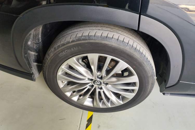 Used Toyota Highlander 2022 Dual-Engine 2.5L Four-Wheel Drive Prestige Version 7 Seats Right Rear Wheel Hub
