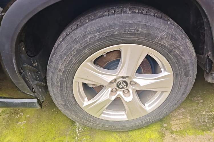 Used Toyota Highlander 2022 Dual-Engine 2.5L 4x4 Elite Edition 7-Seater Right Rear Wheel Hub