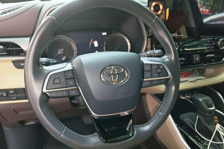 Used Toyota Highlander 2022 Dual-Engine 2.5L Four-Wheel Drive Prestige Version 7 Seats Steering Wheel