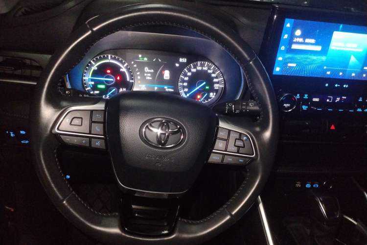 Used Toyota Highlander 2022 Dual-Engine 2.5L Four-Wheel Drive Prestige Version 7 Seats Steering Wheel
