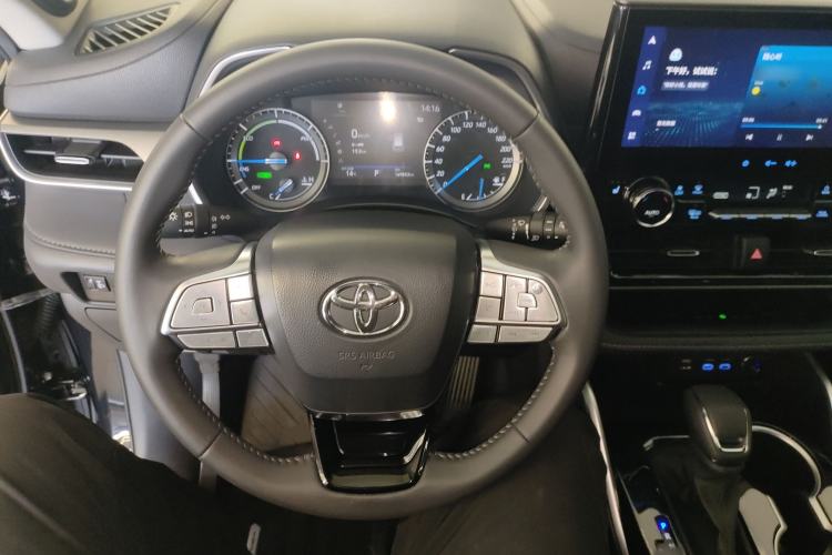 Used Toyota Highlander 2022 Dual-Engine 2.5L Four-Wheel Drive Prestige Version 7 Seats Steering Wheel