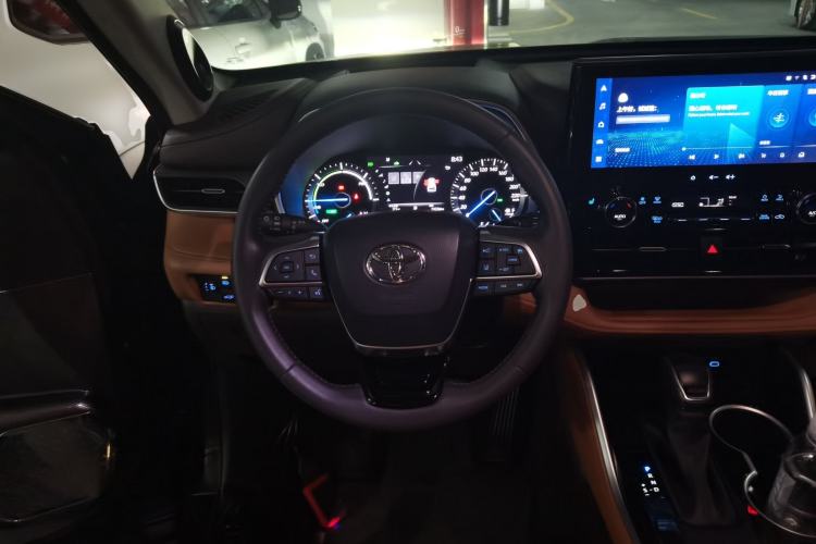 Used Toyota Highlander 2022 Dual-Engine 2.5L Four-Wheel Drive Prestige Version 7 Seats Steering Wheel