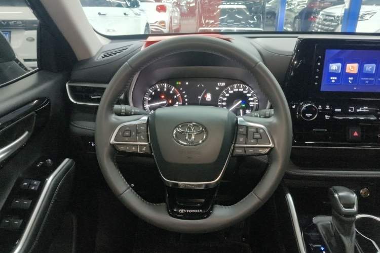 Used Toyota Highlander 2022 380T 4x4 Luxury Edition 7 Seats Steering Wheel
