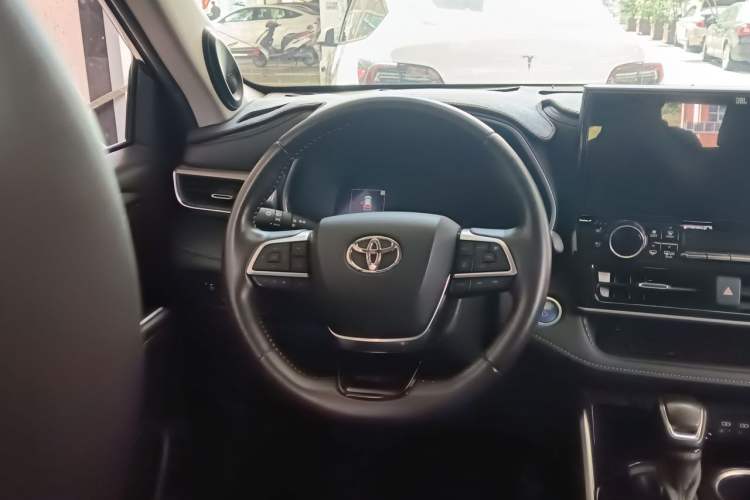 Used Toyota Highlander 2022 Dual-Engine 2.5L 4x4 Elite Edition 7-Seater Steering Wheel