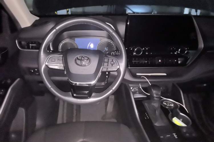 Used Toyota Highlander 2022 Dual-Engine 2.5L Four-Wheel Drive Prestige Version 7 Seats Steering Wheel