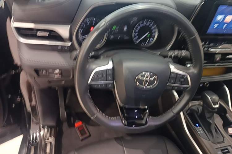 Used Toyota Highlander 2022 380T 4x4 Luxury Edition 7 Seats Steering Wheel