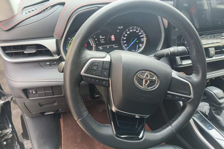Used Toyota Highlander 2022 Dual-Engine 2.5L Two-Wheel Drive Elite Edition 5 Seats Steering Wheel
