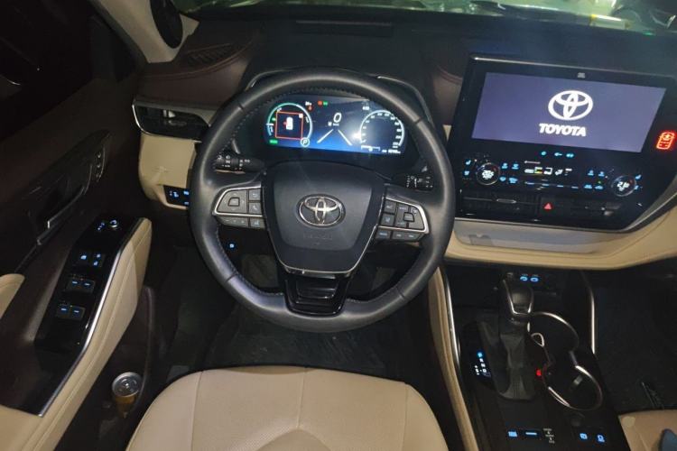 Used Toyota Highlander 2022 Dual-Engine 2.5L Four-Wheel Drive Supreme Edition 7-Seater Steering Wheel