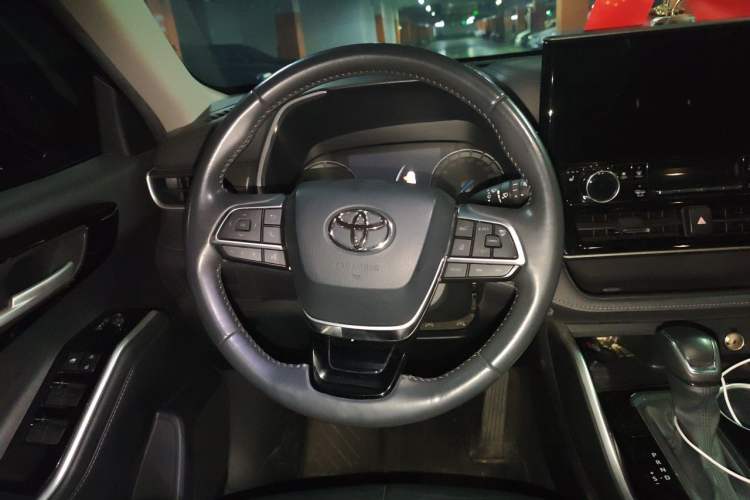 Used Toyota Highlander 2022 Dual-Engine 2.5L Four-Wheel Drive Prestige Version 7 Seats Steering Wheel