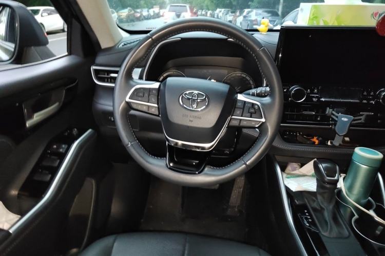 Used Toyota Highlander 2022 Dual-Engine 2.5L Four-Wheel Drive Prestige Version 7 Seats Steering Wheel