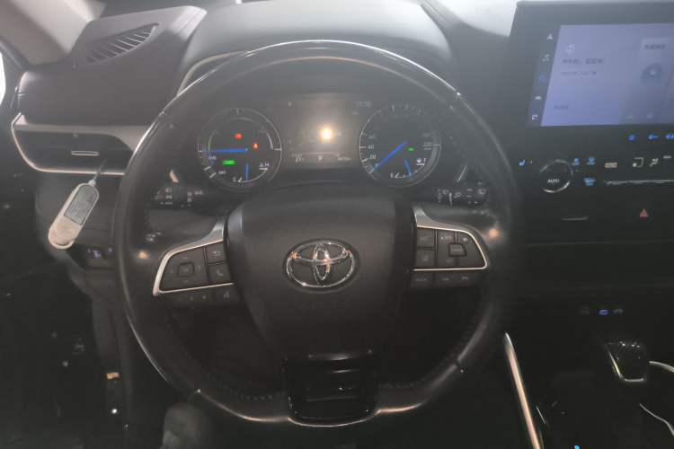 Used Toyota Highlander 2022 Dual-Engine 2.5L Four-Wheel Drive Prestige Version 7 Seats Steering Wheel