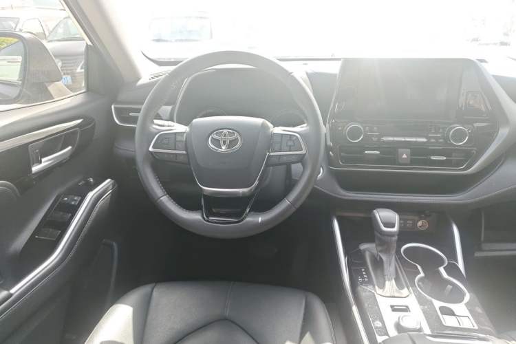 Used Toyota Highlander 2022 380T 4x4 Luxury Edition 7 Seats Steering Wheel