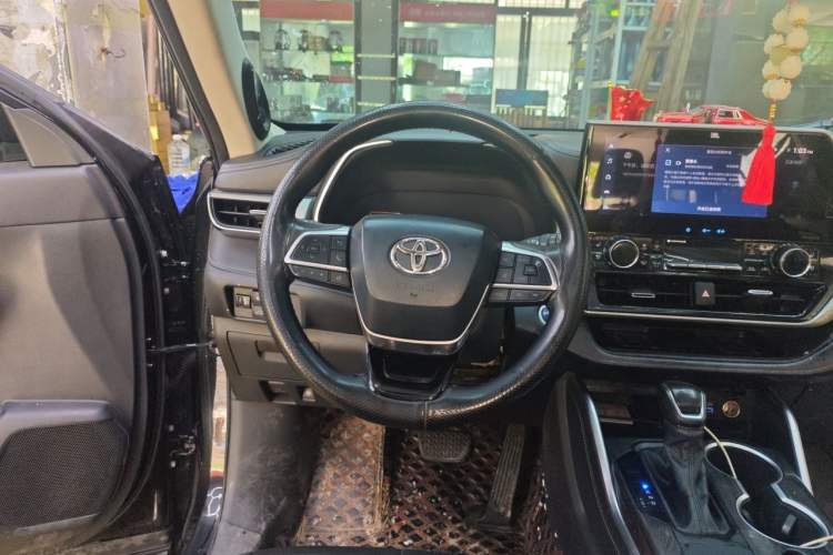 Used Toyota Highlander 2022 Dual-Engine 2.5L Four-Wheel Drive Prestige Version 7 Seats Steering Wheel