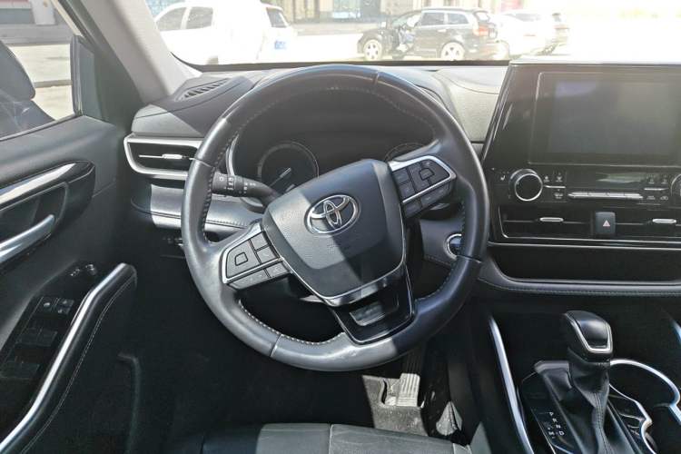 Used Toyota Highlander 2022 380T 4x4 Luxury Edition 7 Seats Steering Wheel