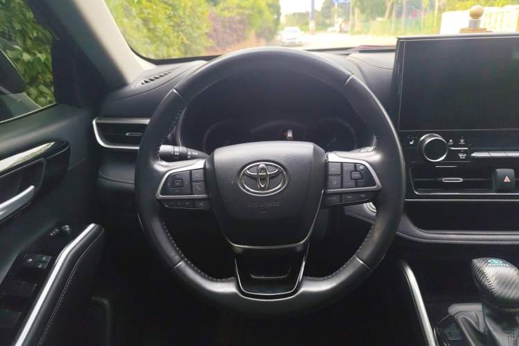 Used Toyota Highlander 2022 Dual-Engine 2.5L Four-Wheel Drive Prestige Version 7 Seats Steering Wheel