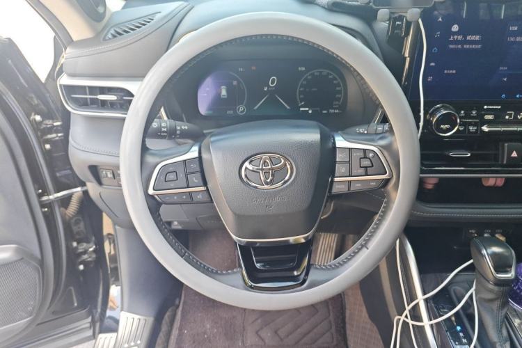 Used Toyota Highlander 2022 Dual-Engine 2.5L Four-Wheel Drive Supreme Edition 7-Seater Steering Wheel