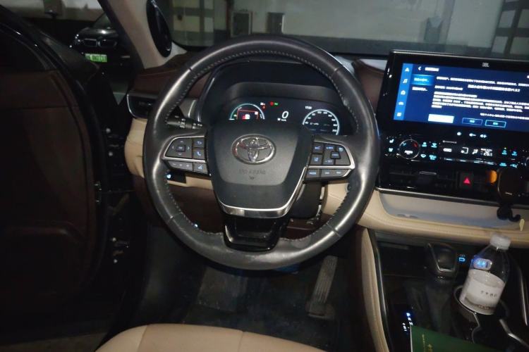 Used Toyota Highlander 2022 Dual-Engine 2.5L Four-Wheel Drive Supreme Edition 7-Seater Steering Wheel