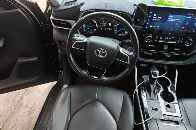 Used Toyota Highlander 2022 Dual-Engine 2.5L Four-Wheel Drive Prestige Version 7 Seats Steering Wheel