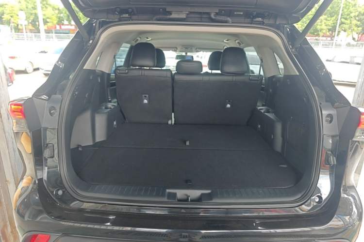Used Toyota Highlander 2022 Dual-Engine 2.5L Two-Wheel Drive Elite Edition 5 Seats Trunk