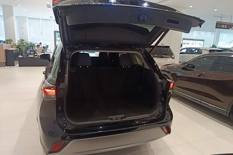 Used Toyota Highlander 2022 380T 4x4 Luxury Edition 7 Seats Trunk