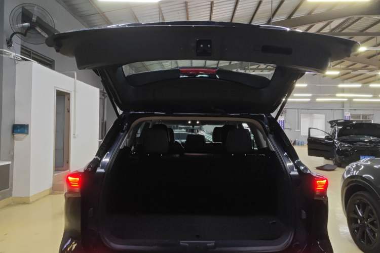 Used Toyota Highlander 2022 Dual-Engine 2.5L Two-Wheel Drive Elite Edition 7-Seater Trunk