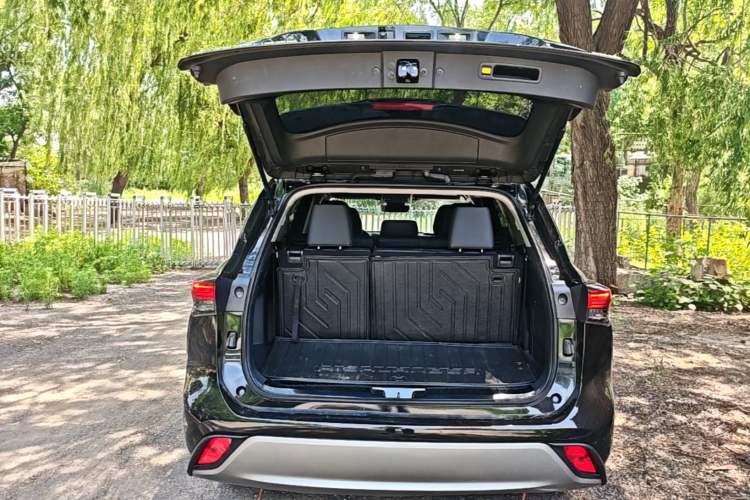 Used Toyota Highlander 2022 380T 4x4 Luxury Edition 7 Seats Trunk
