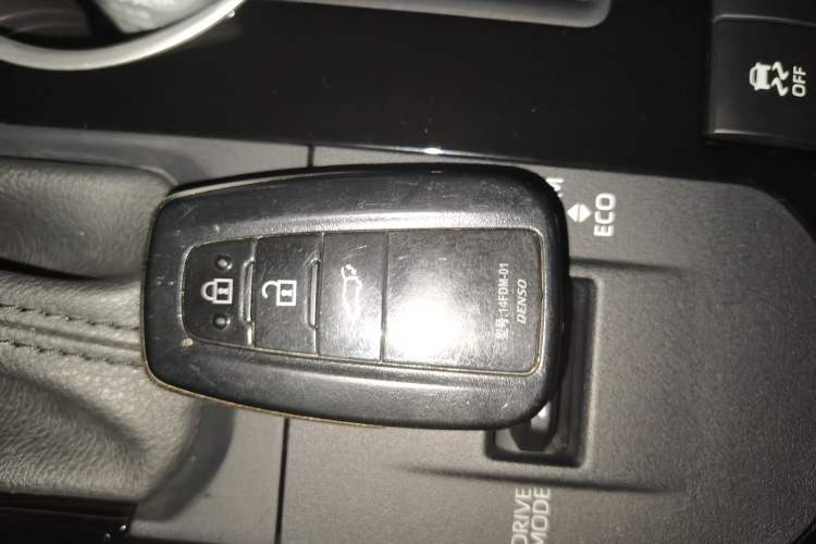 Used Toyota Highlander 2022 Dual-Engine 2.5L Four-Wheel Drive Prestige Version 7 Seats Vehicle Key