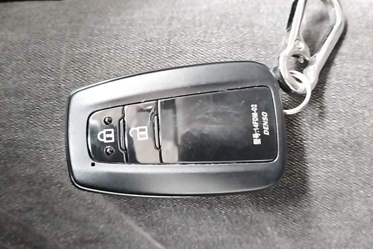 Used Toyota Highlander 2022 Dual-Engine 2.5L 4x4 Elite Edition 7-Seater Vehicle Key