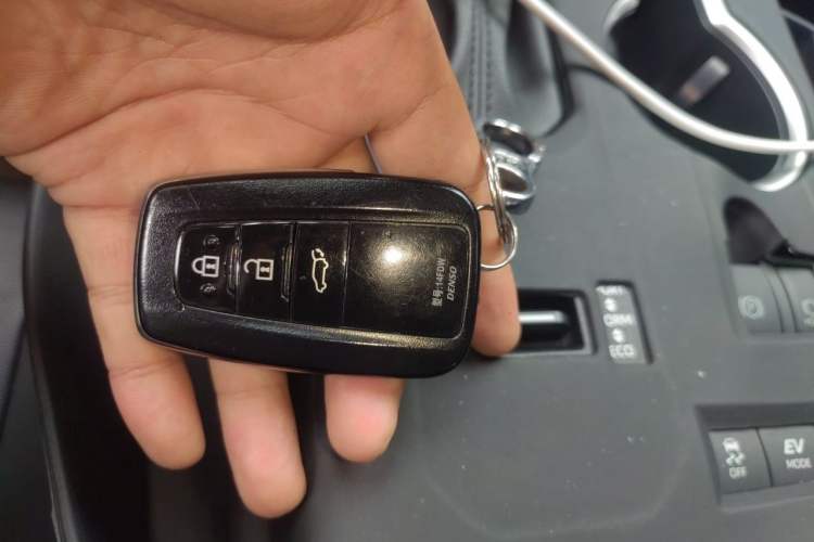 Used Toyota Highlander 2022 Dual-Engine 2.5L Four-Wheel Drive Prestige Version 7 Seats Vehicle Key