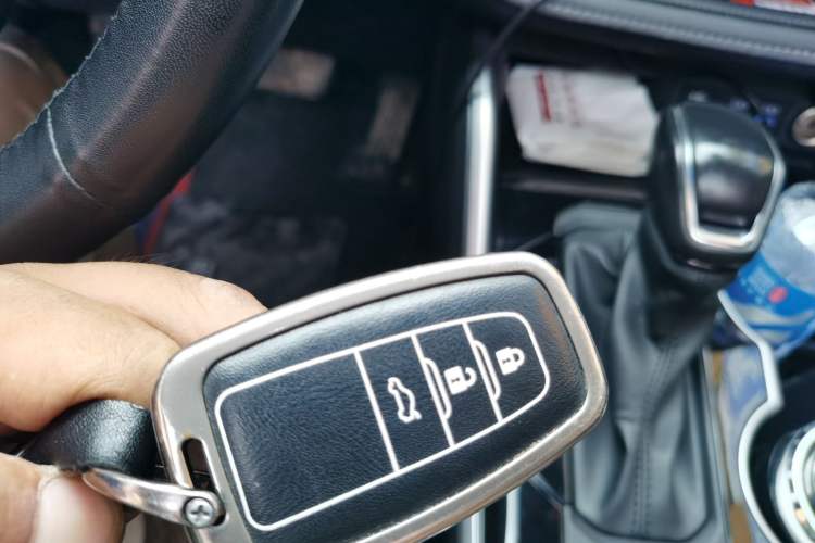 Used Toyota Highlander 2022 Dual-Engine 2.5L Four-Wheel Drive Prestige Version 7 Seats Vehicle Key