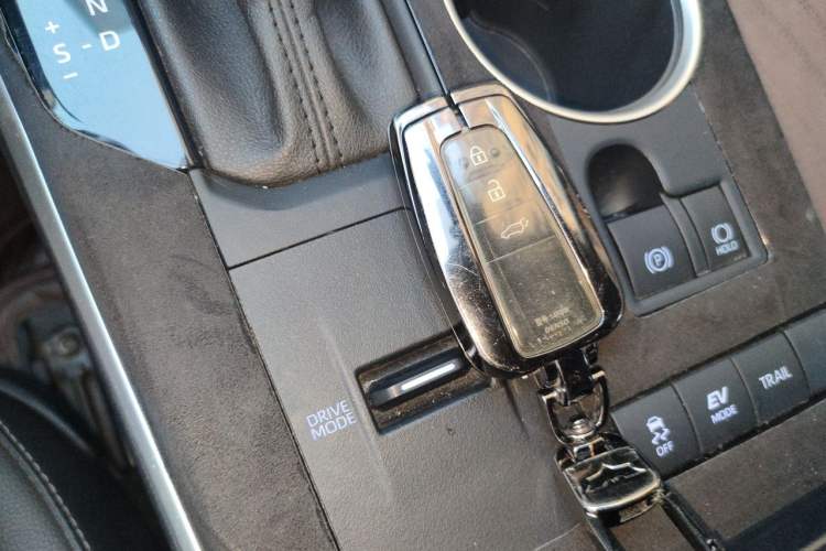 Used Toyota Highlander 2022 Dual-Engine 2.5L Four-Wheel Drive Prestige Version 7 Seats Vehicle Key