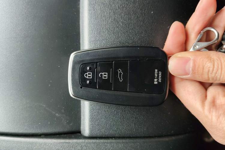 Used Toyota Highlander 2022 Dual-Engine 2.5L Four-Wheel Drive Prestige Version 7 Seats Vehicle Key
