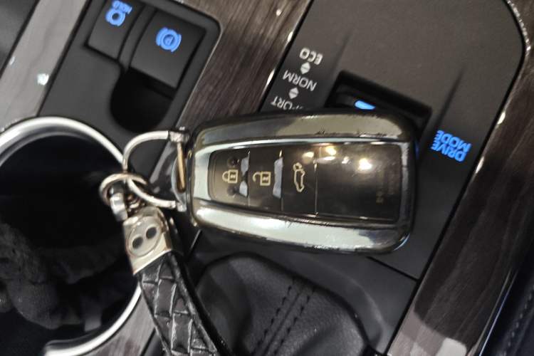 Used Toyota Highlander 2022 Dual-Engine 2.5L Four-Wheel Drive Prestige Version 7 Seats Vehicle Key