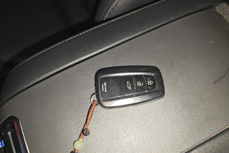 Used Toyota Highlander 2022 Dual-Engine 2.5L Two-Wheel Drive Prestige Edition 7-Seater Vehicle Key
