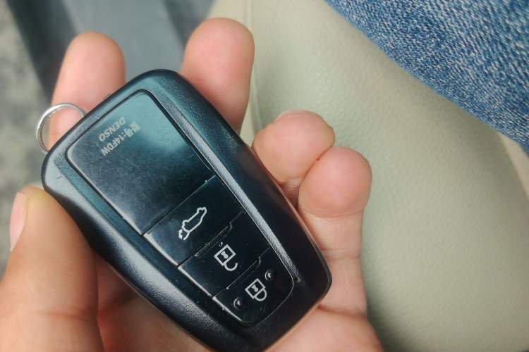 Used Toyota Highlander 2022 Dual-Engine 2.5L Two-Wheel Drive Prestige Edition 7-Seater Vehicle Key