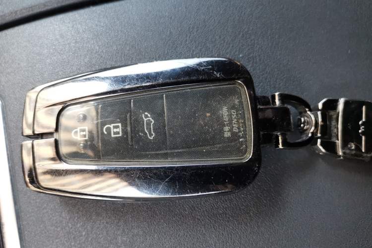 Used Toyota Highlander 2022 Dual-Engine 2.5L Four-Wheel Drive Prestige Version 7 Seats Vehicle Key