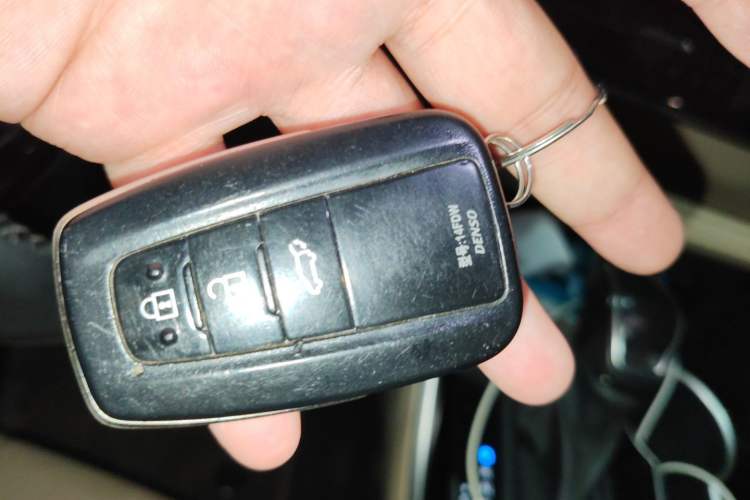 Used Toyota Highlander 2022 Dual-Engine 2.5L Four-Wheel Drive Prestige Version 7 Seats Vehicle Key