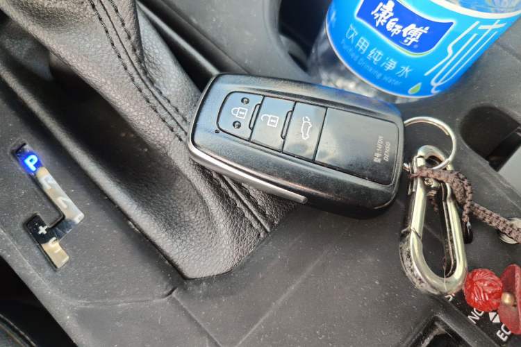 Used Toyota Highlander 2022 Dual-Engine 2.5L Four-Wheel Drive Prestige Version 7 Seats Vehicle Key