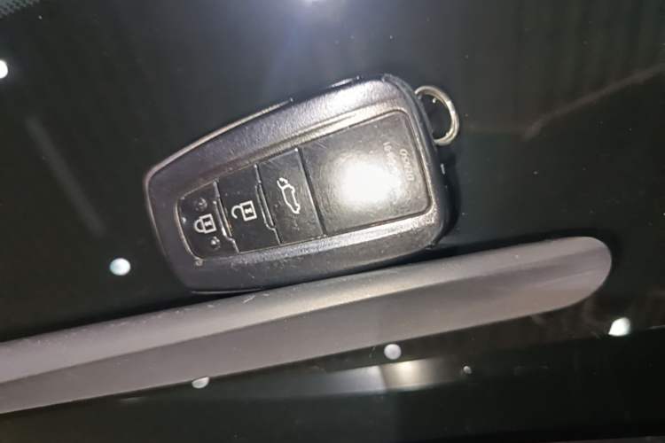 Used Toyota Highlander 2022 380T Four-Wheel Drive Prestige Edition 7-Seater Vehicle Key