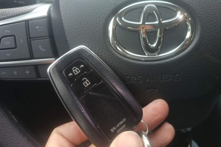 Used Toyota Highlander 2022 Dual-Engine 2.5L Two-Wheel Drive Elite Edition 7-Seater Vehicle Key